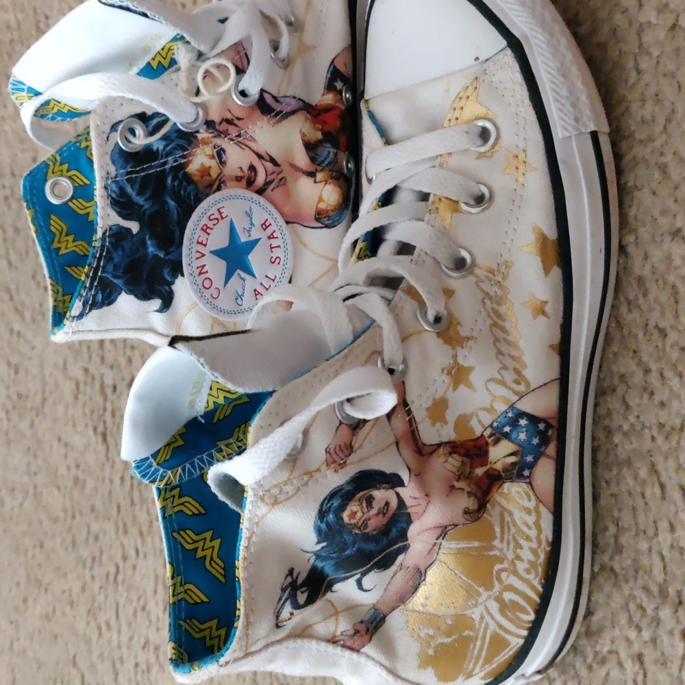 Wonder Woman Converse